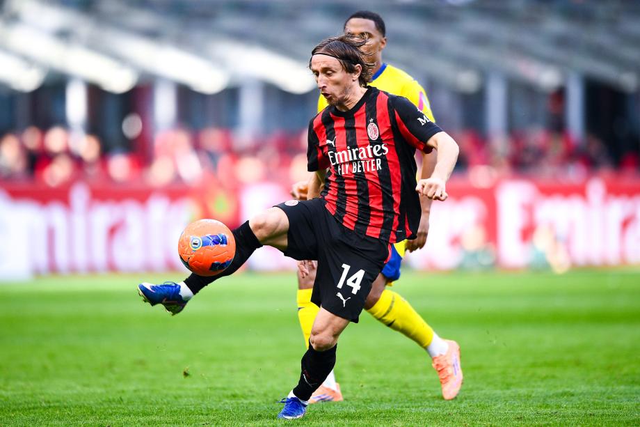 意甲-恩昆库双响普利西奇建功 AC米兰3-0维罗纳