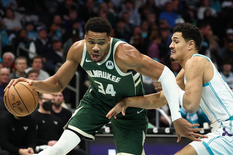 字母哥24+7米勒31+8+5 雄鹿客场力克黄蜂