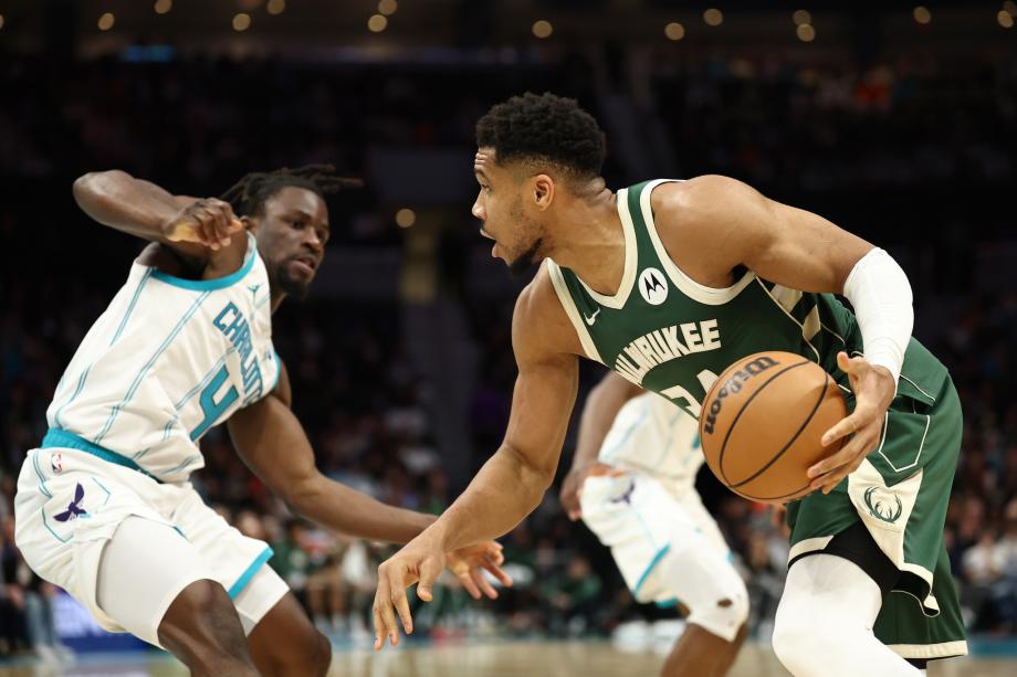 字母哥24+7米勒31+8+5 雄鹿客场力克黄蜂