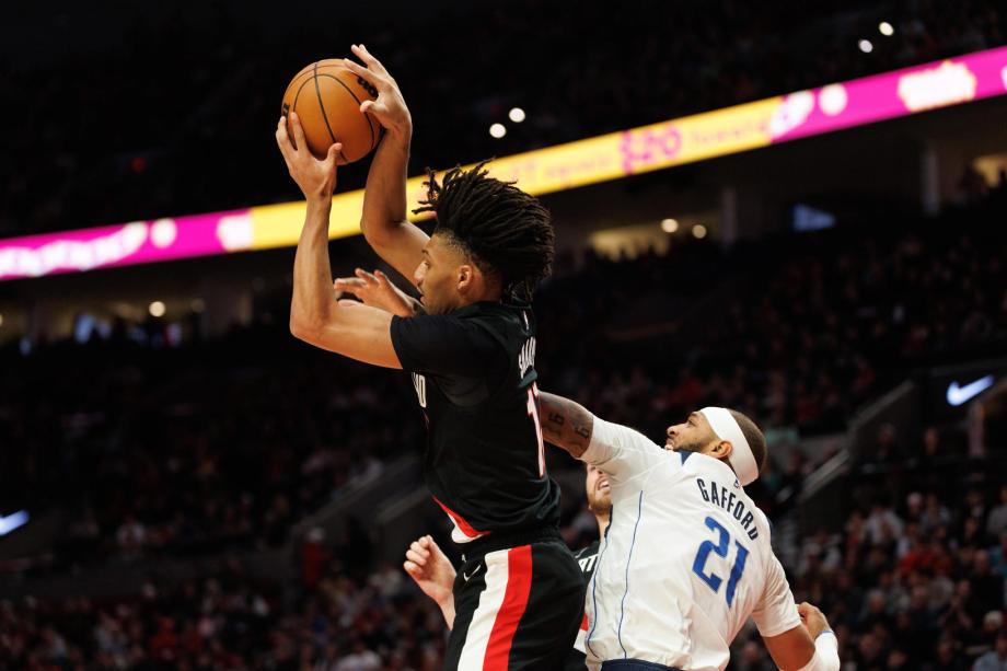 杨瀚森出战10分钟献1助攻 开拓者胜独行侠