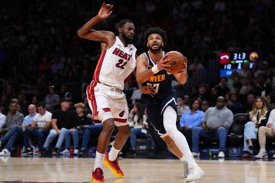 约基奇伤退鲍威尔25+4 热火大胜掘金