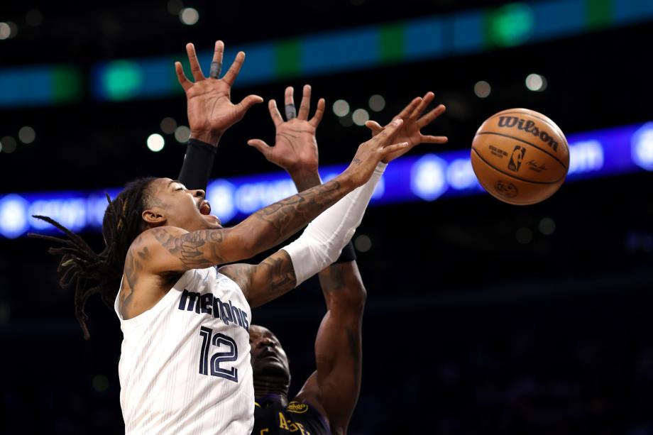 詹姆斯31+9+6东契奇34+6+8 湖人主场力擒灰熊