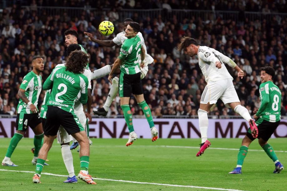 西甲-贡萨洛戴帽罗德里戈2助攻 皇马5-1贝蒂斯