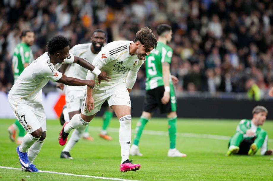 西甲-贡萨洛戴帽罗德里戈2助攻 皇马5-1贝蒂斯