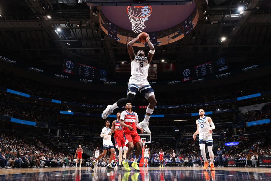 爱德华兹35分三分球创纪录 森林狼客场轻取奇才