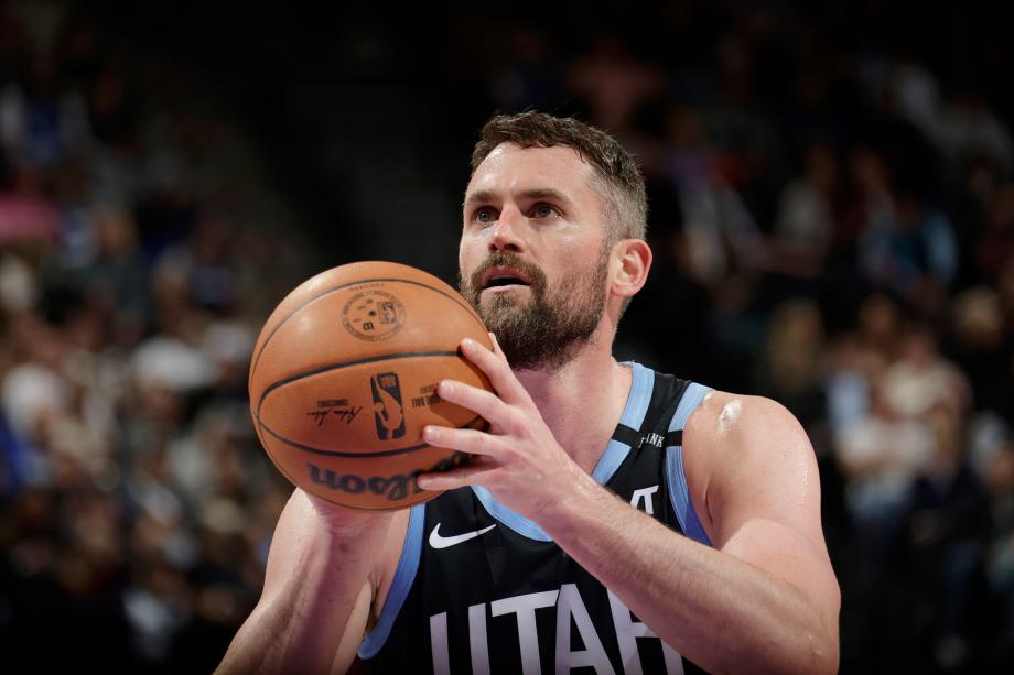 马尔卡宁33+7弗拉格26+10 爵士险胜独行侠