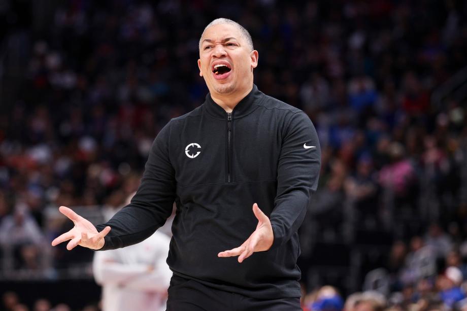 莱昂纳德26+8哈登19分 快船19分逆转残阵活塞