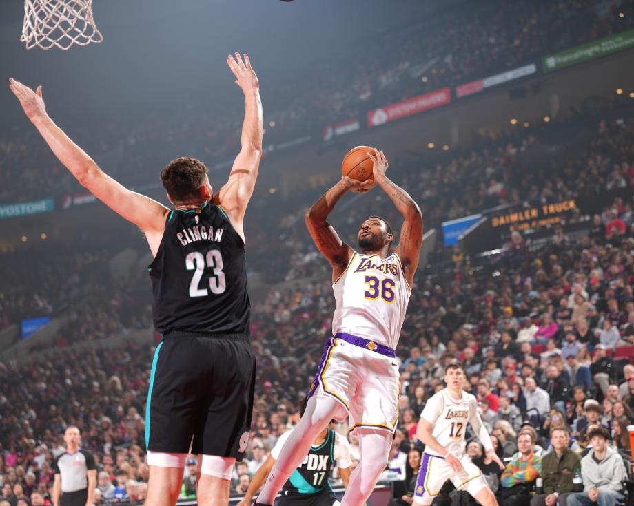 杨瀚森3分半1失误詹姆斯20+9+8 开拓者轻取湖人