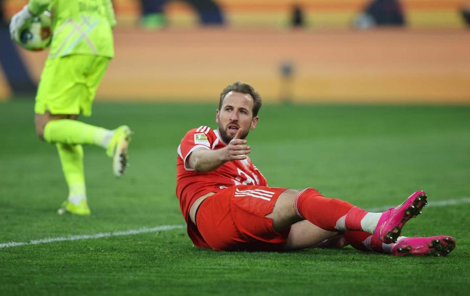 德甲-乌尔比希送礼 拜仁1-2奥格斯堡遭遇赛季首败