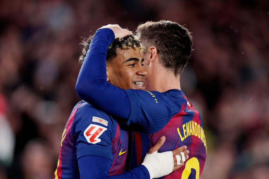 巴萨3-0奥维耶多 奥尔莫传射亚马尔精彩侧钩破门