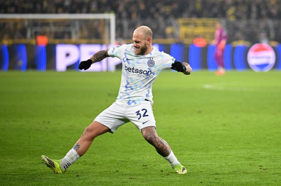 [图]欧冠-迪马尔科任意球得分 国际米兰2-0多特蒙德