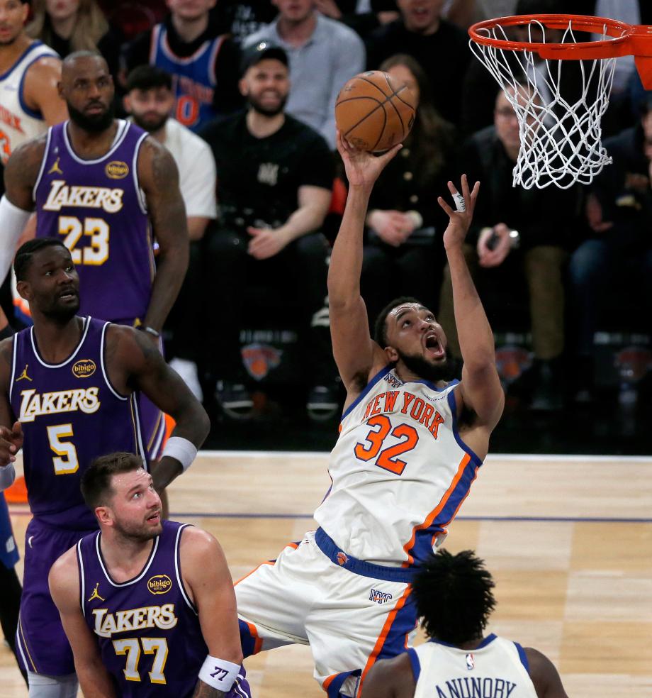 东契奇30+15+8 湖人客场不敌尼克斯