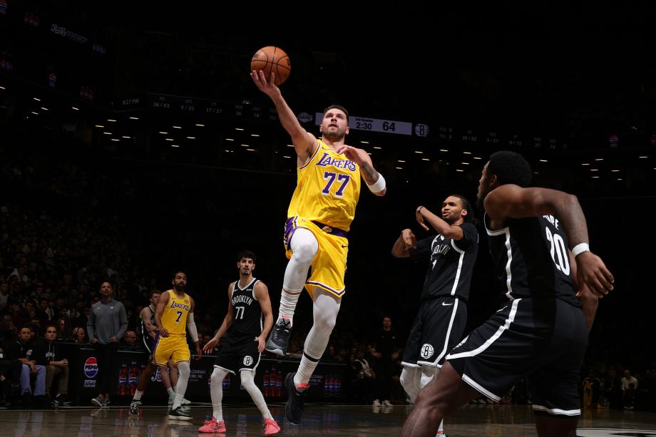 东契奇24+6+5 湖人战胜篮网