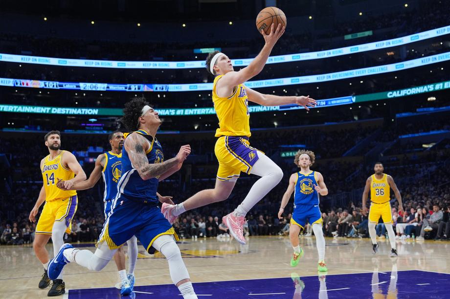 詹姆斯20+7+10里夫斯16分 湖人力克勇士三连胜