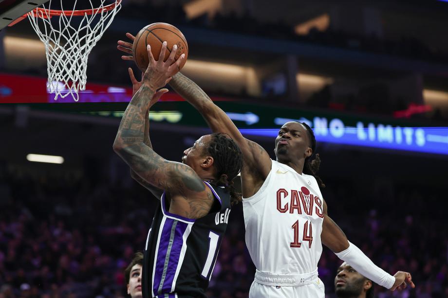 哈登骑士首秀23+8米切尔35分 骑士险胜国王