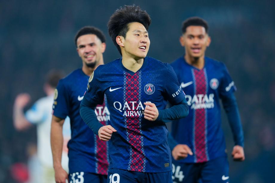 法甲-登贝莱2射1传 巴黎圣日耳曼5-0大胜马赛