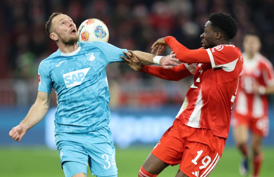 德甲-迪亚斯戴帽凯恩双响 拜仁5-1十人霍芬海姆