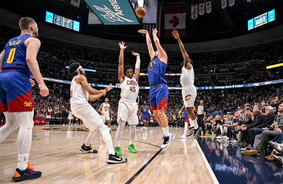 米切尔0.9秒罚球绝杀 骑士险胜掘金豪取四连胜