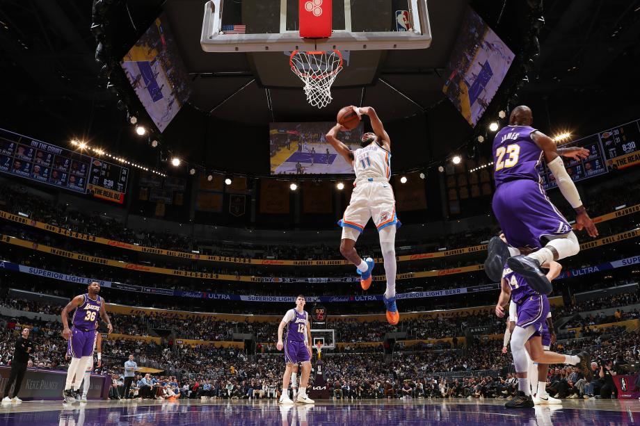 詹姆斯空砍22+6+10杰威23分 湖人主场憾负雷霆