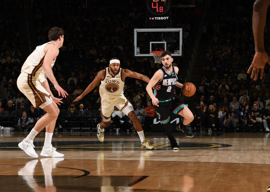 斯宾塞准绝杀霍福德16+9 勇士主场17分逆转灰熊