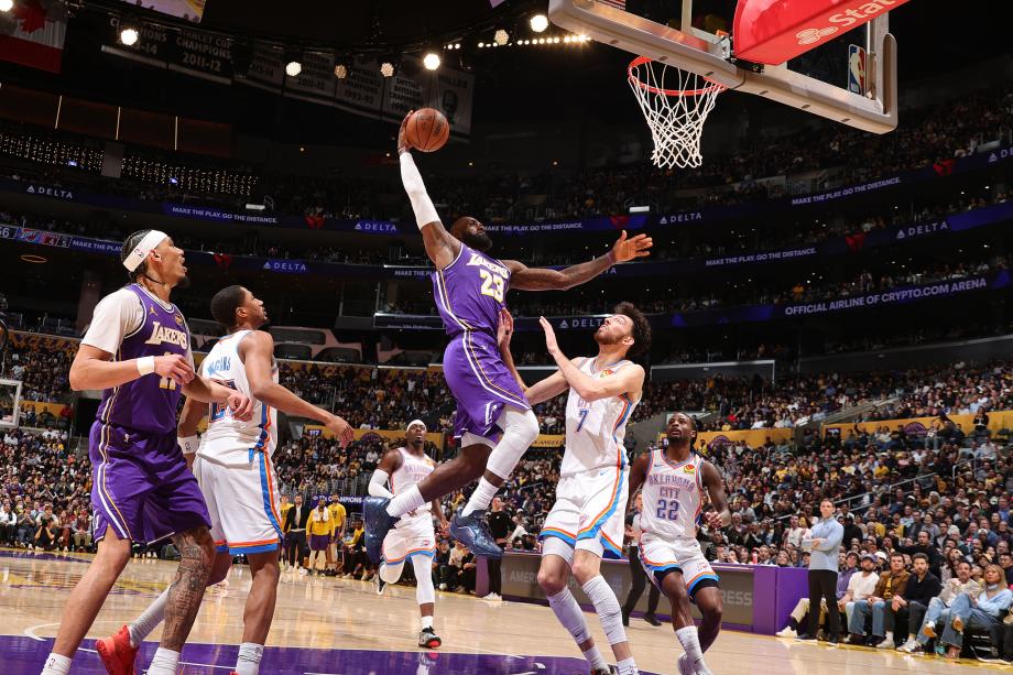 詹姆斯空砍22+6+10杰威23分 湖人主场憾负雷霆