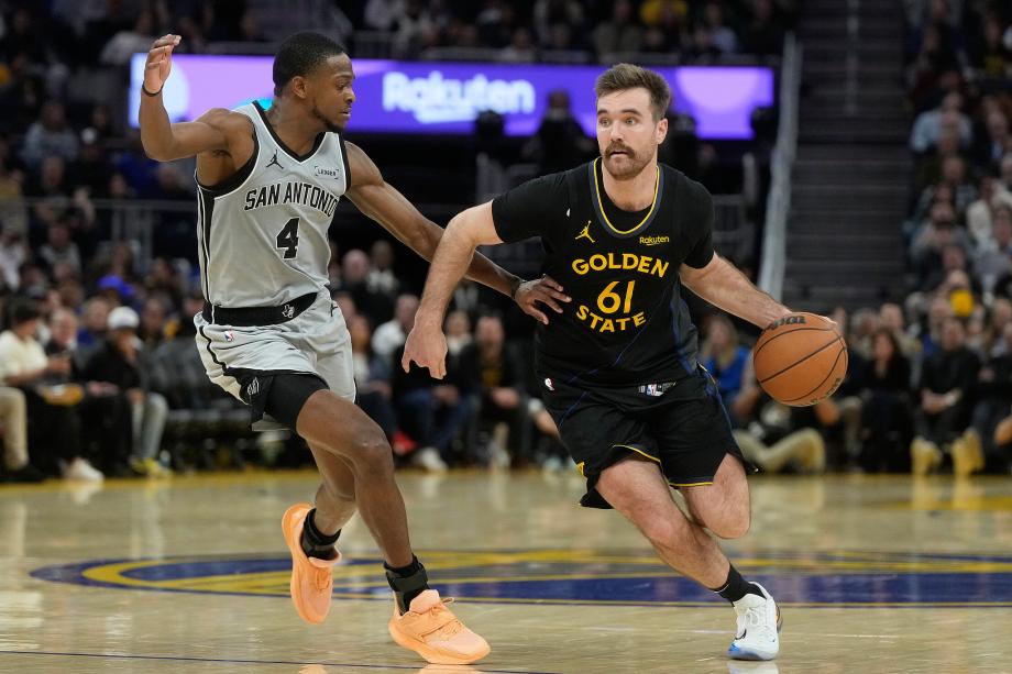 文班亚马26+9福克斯27+8 马刺力克勇士六连胜