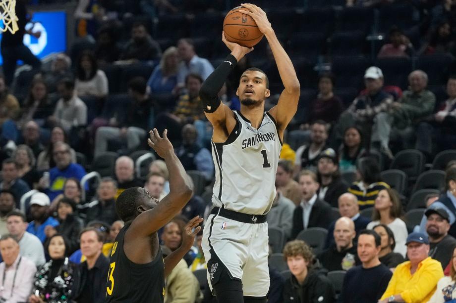 文班亚马26+9福克斯27+8 马刺力克勇士六连胜