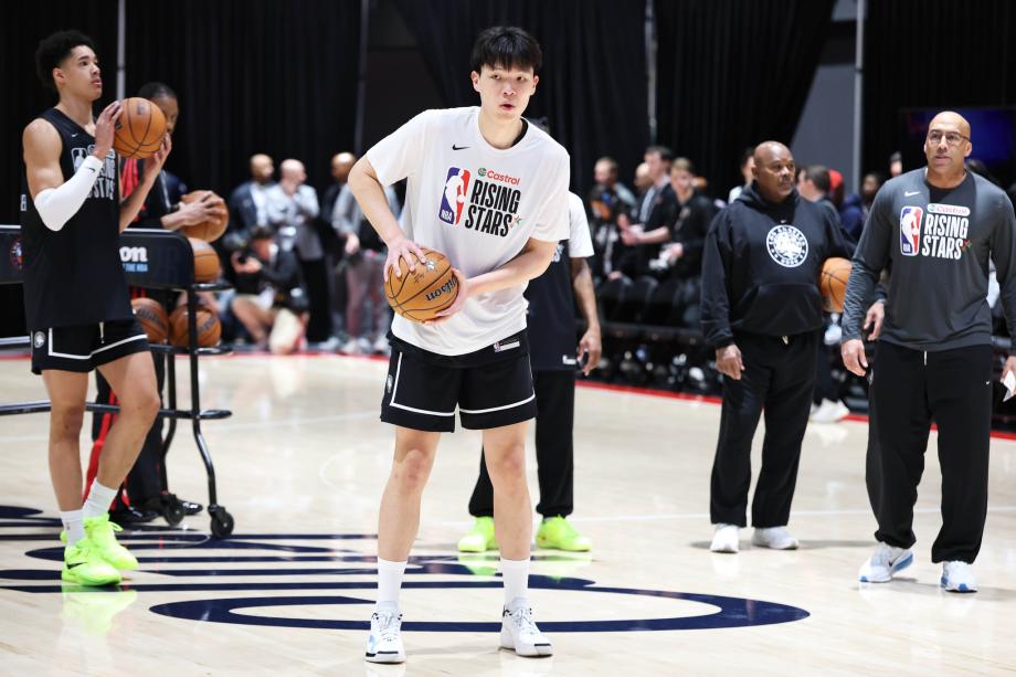 全明星新秀赛：杨瀚森10分2板 安东尼队胜里弗斯队