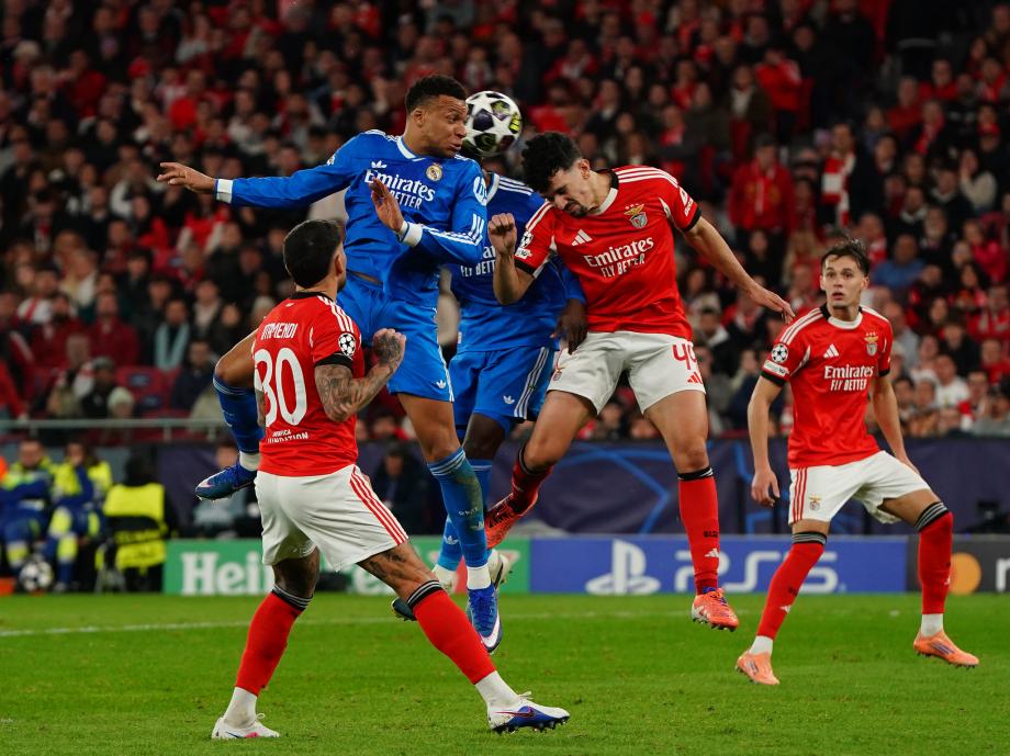 维尼修斯建功穆帅被罚下 皇马1-0胜本菲卡