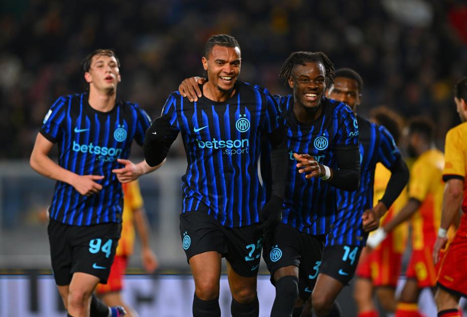 [图]姆希塔良阿坎吉射门足球计分 国米2-0莱切豪取7连胜