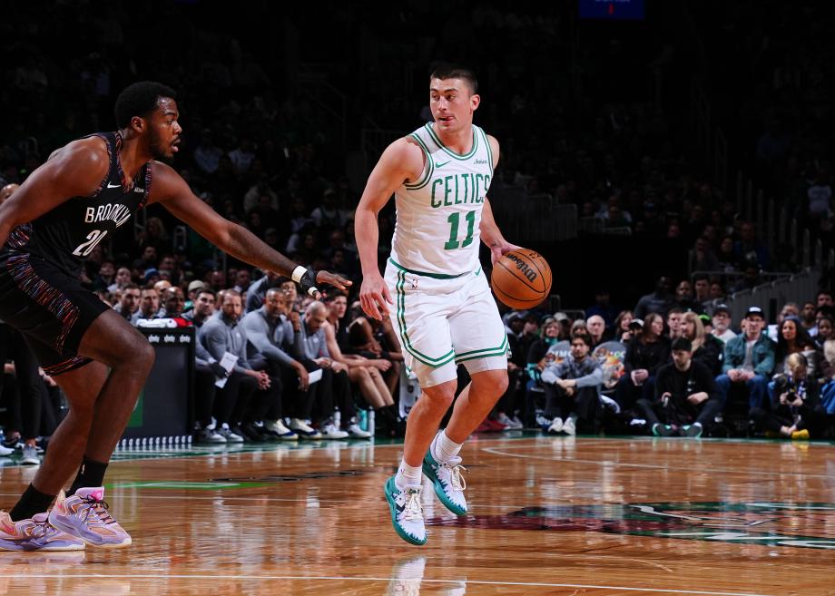 布朗28+分9武切维奇28+11 凯尔特人37分大胜篮网