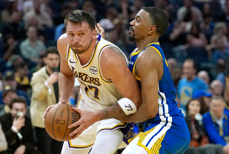 湖人28分大胜勇士结束3连败 詹姆斯22+7