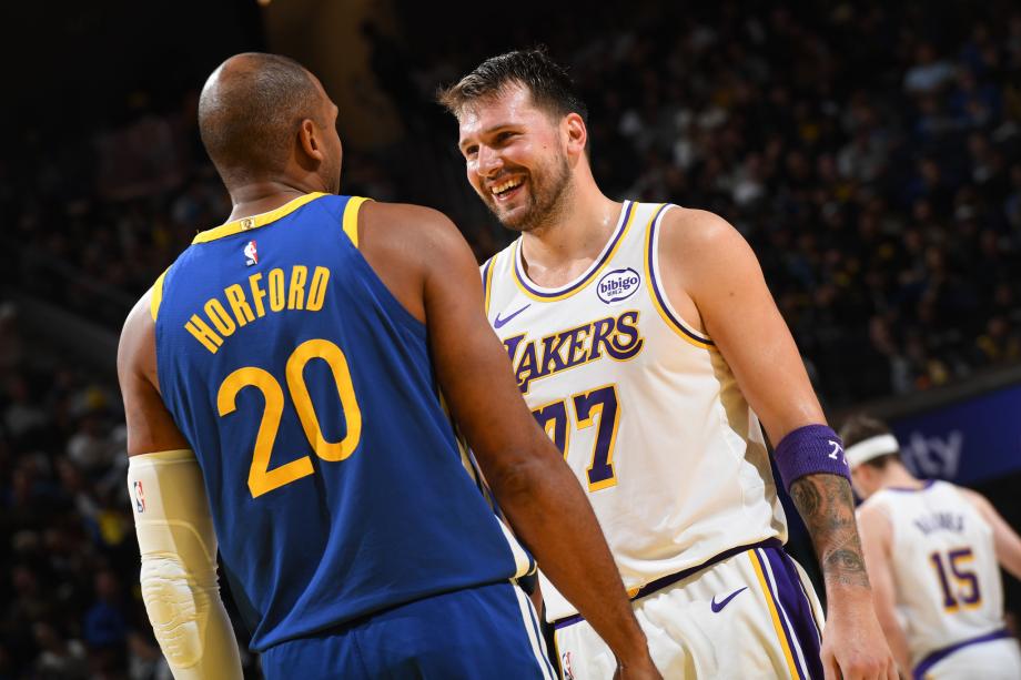 湖人28分大胜勇士结束3连败 詹姆斯22+7