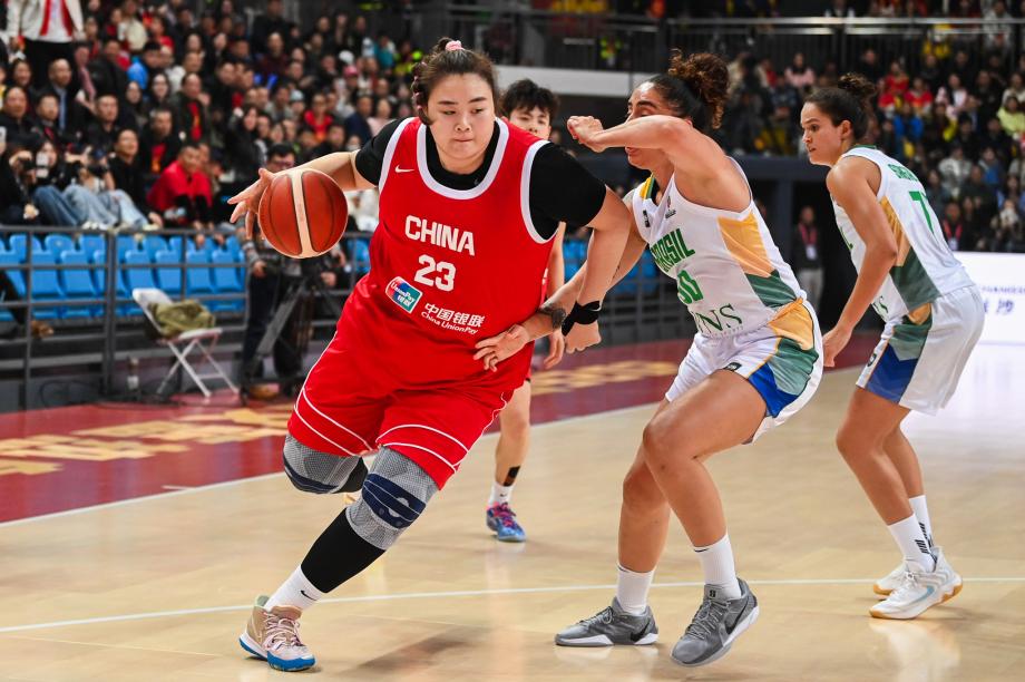 [图]中国女篮72-66驯顺巴西女篮 获取热身赛两连胜体育录像/图片