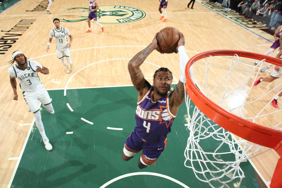 布克27+7字母哥22+6 太阳力克雄鹿三连胜