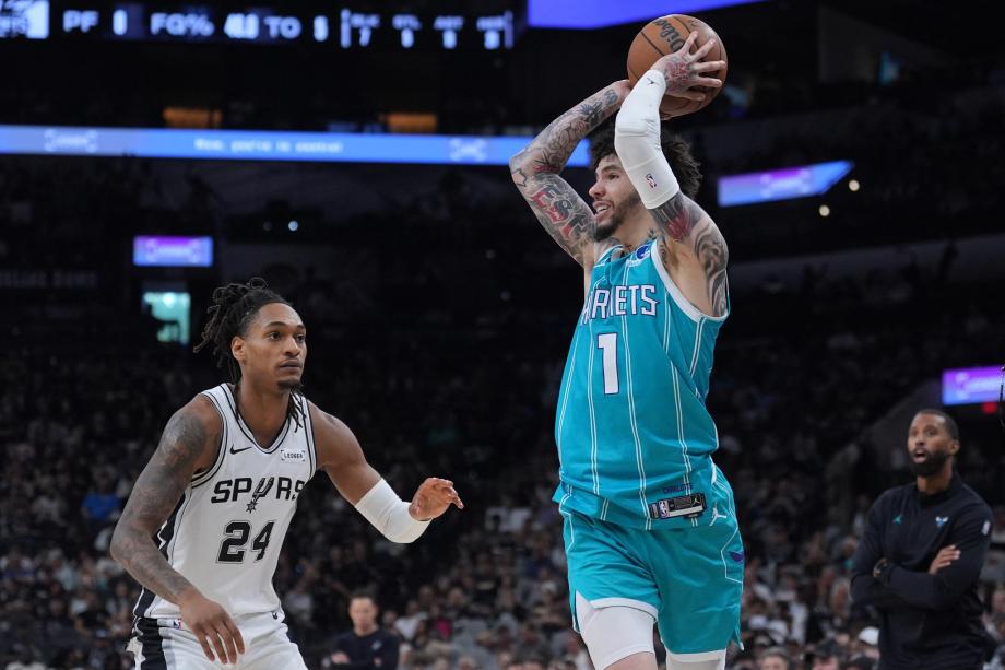 文班亚马32+12+8近5战数据比肩姚明 马刺轻取黄蜂