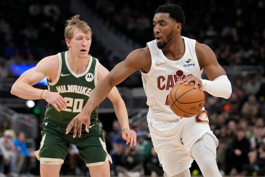 哈登27+5+6莫布利27+15 骑士胜雄鹿