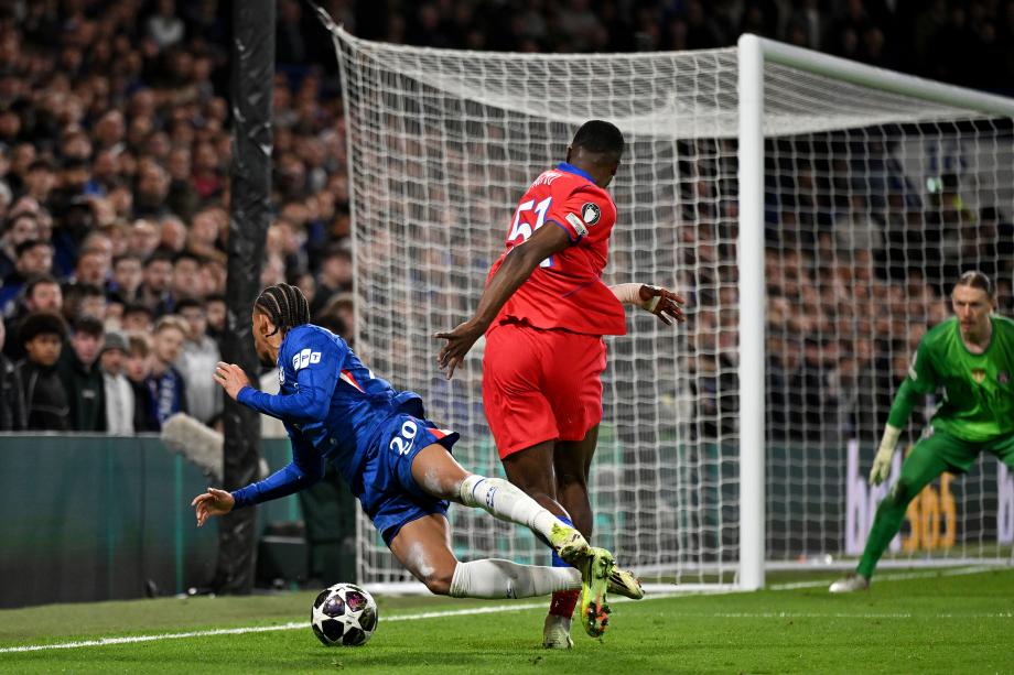 萨尔送礼巴尔科拉建功 巴黎淘汰切尔西进八强