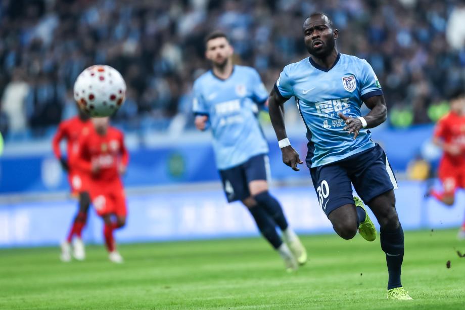 马莱莱助攻阿奇姆彭建功 大连英博1-0上海海港