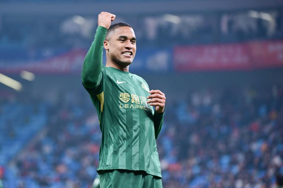 王钰栋梅开二度 浙江队4-1逆转战胜青岛海牛