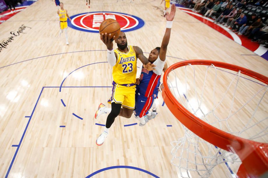 东契奇空砍32+7+6 湖人惜败活塞9连胜遭终结