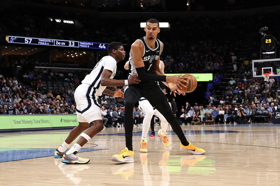 文班亚马19+15+7瓦塞尔19+7 马刺轻取灰熊7连胜