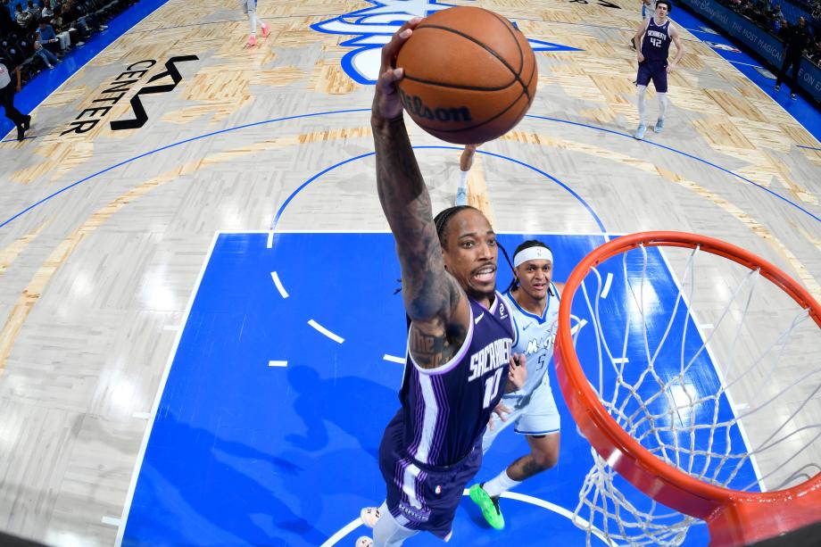 班凯罗30+9+7德罗赞31+11 魔术主场力克国王