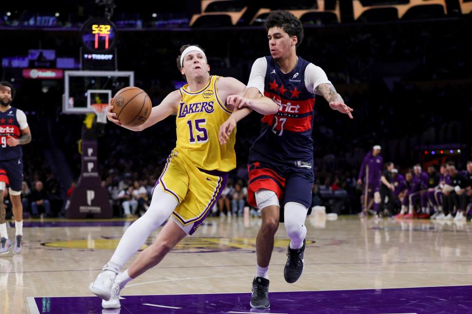 詹姆斯21+10+12三双 湖人六人得分上双轻取奇才