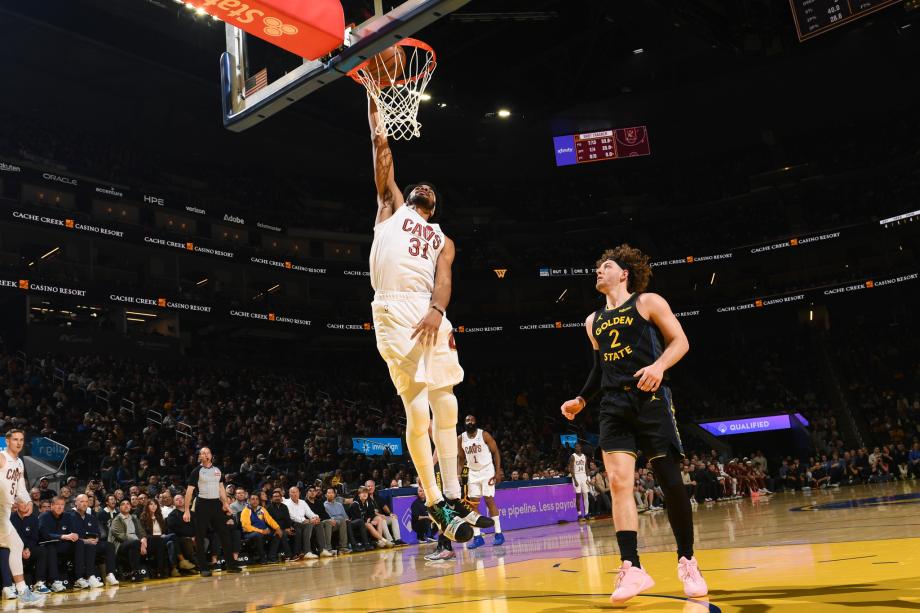 米切尔25+6波齐姆斯基25分 骑士险胜残阵勇士