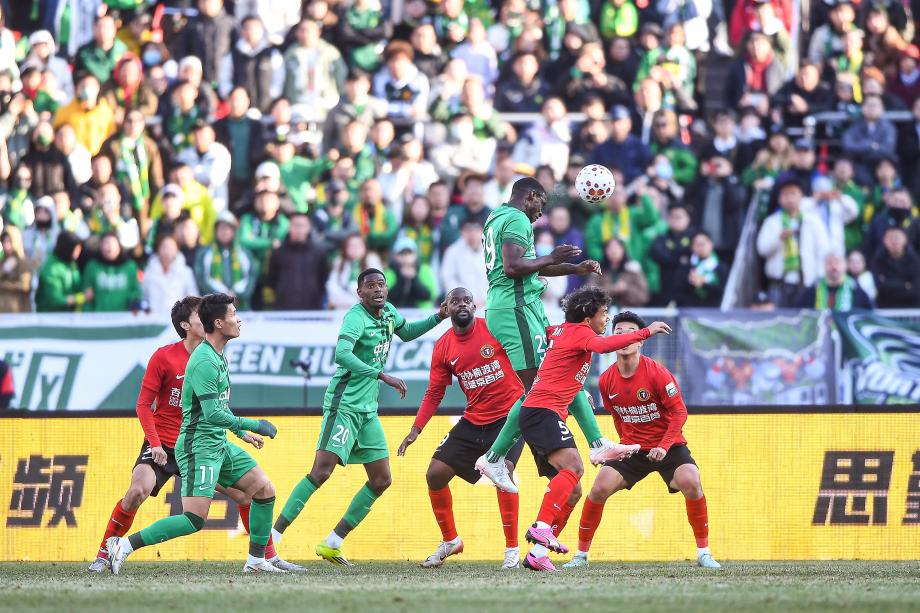 姆本扎传射建功 辽宁铁人主场击败北京国安