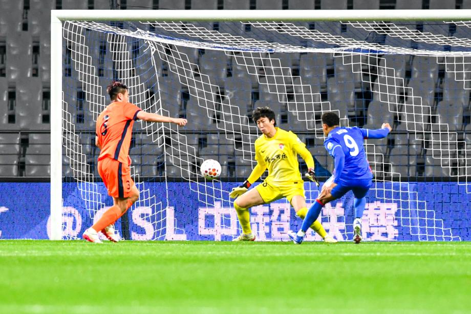 中超：盖伊特谢拉破门 上海申花2-0青岛海牛四连胜