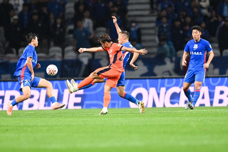 中超：盖伊特谢拉破门 上海申花2-0青岛海牛四连胜