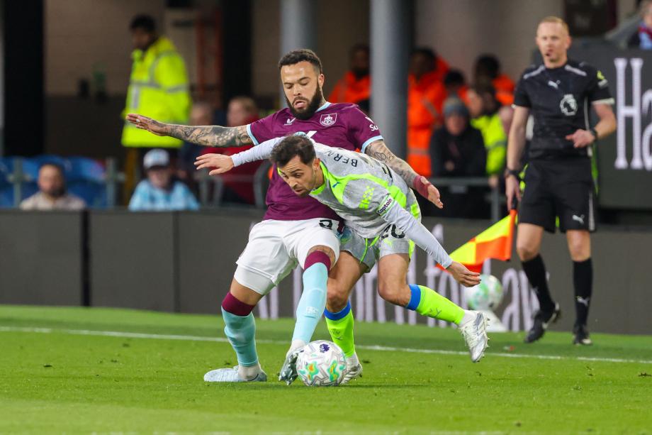 英超-曼城1-0送伯恩利降级 蓝月亮反超枪手登顶