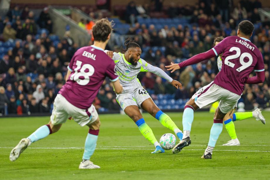 英超-曼城1-0送伯恩利降级 蓝月亮反超枪手登顶